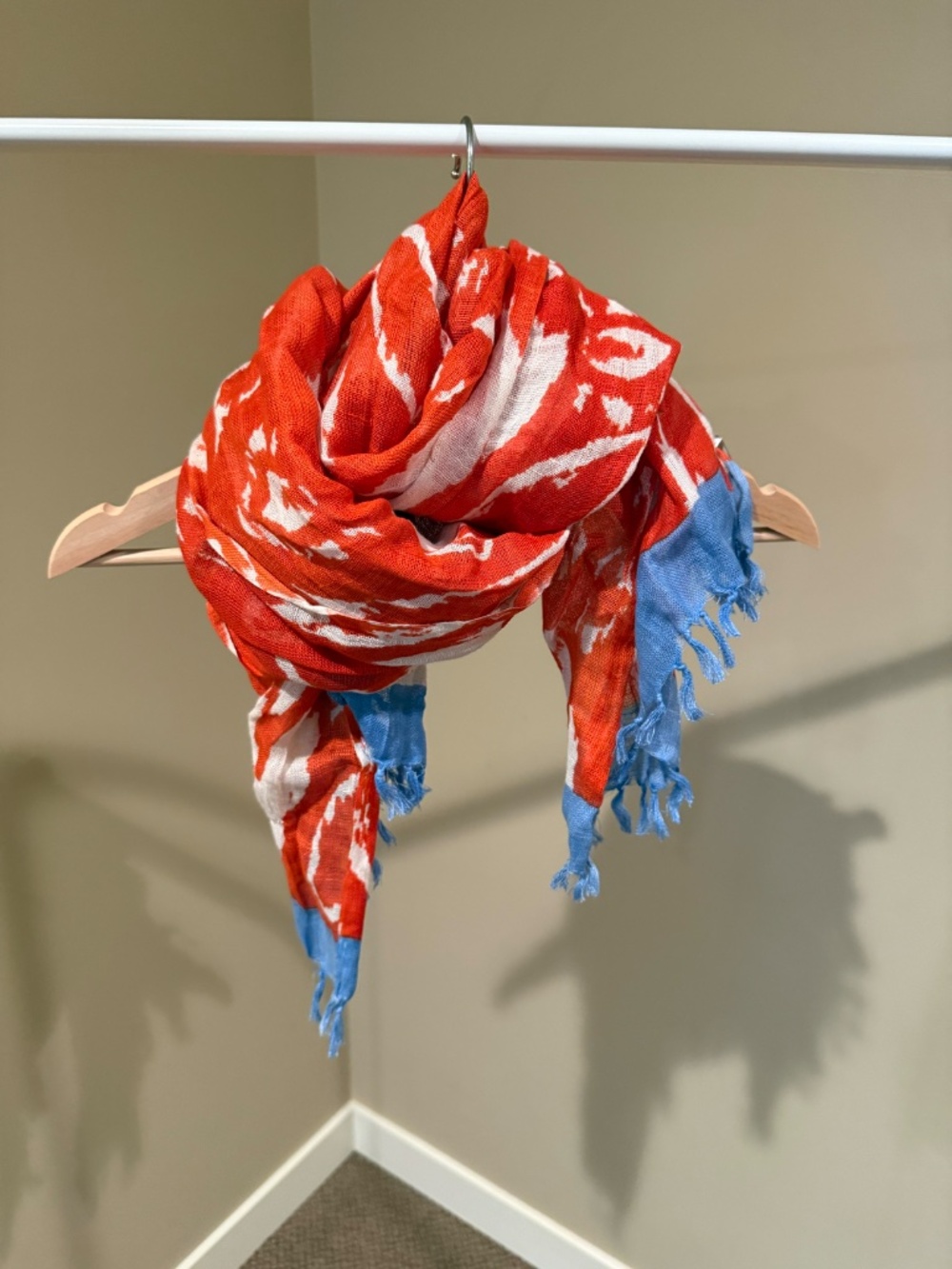 Loft Linen/Viscose blend scarf poppy red with blue accent